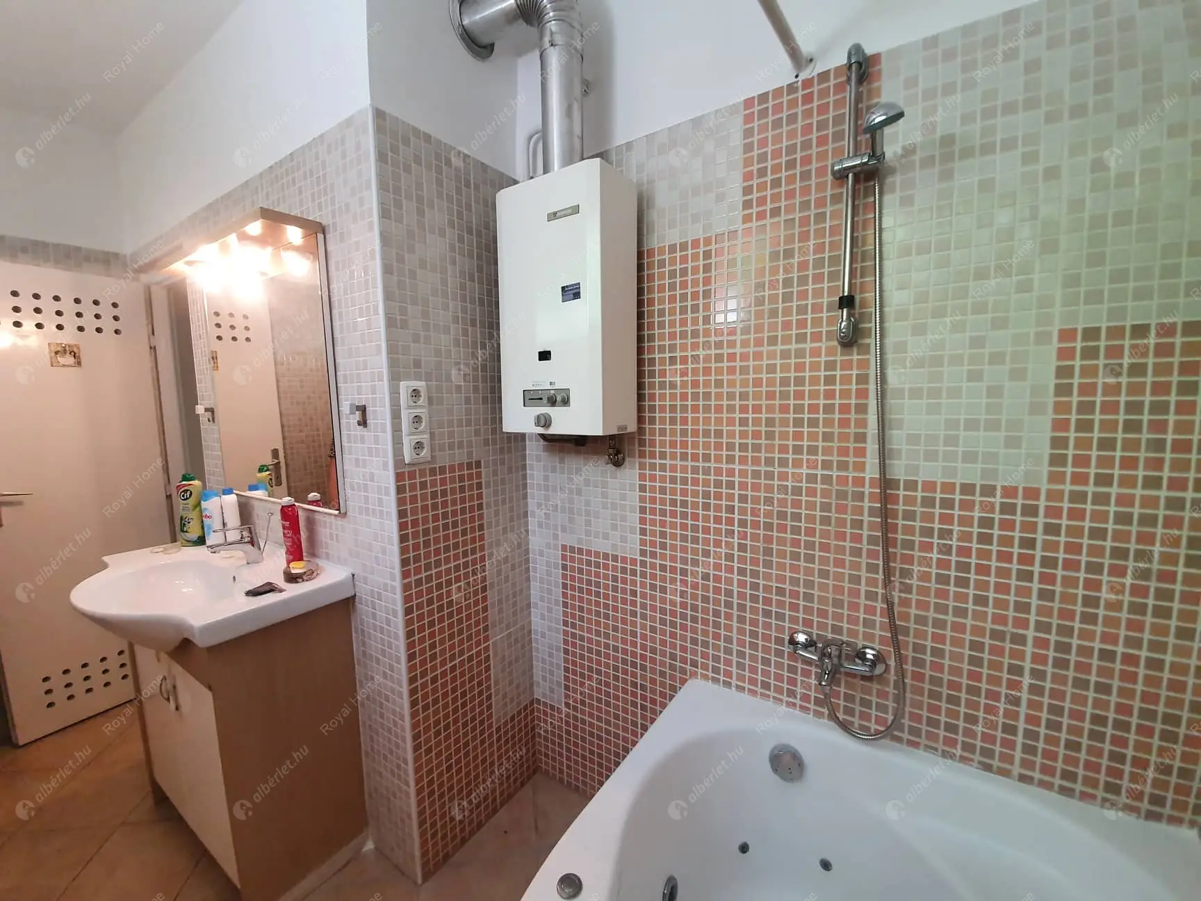 Kiadó albérlet 320000 Ft/hó áron: Budapest, V. kerület  Széchenyi utca. Mérete: 62 nm, 3 szobás | Alberlet.hu - 5679436