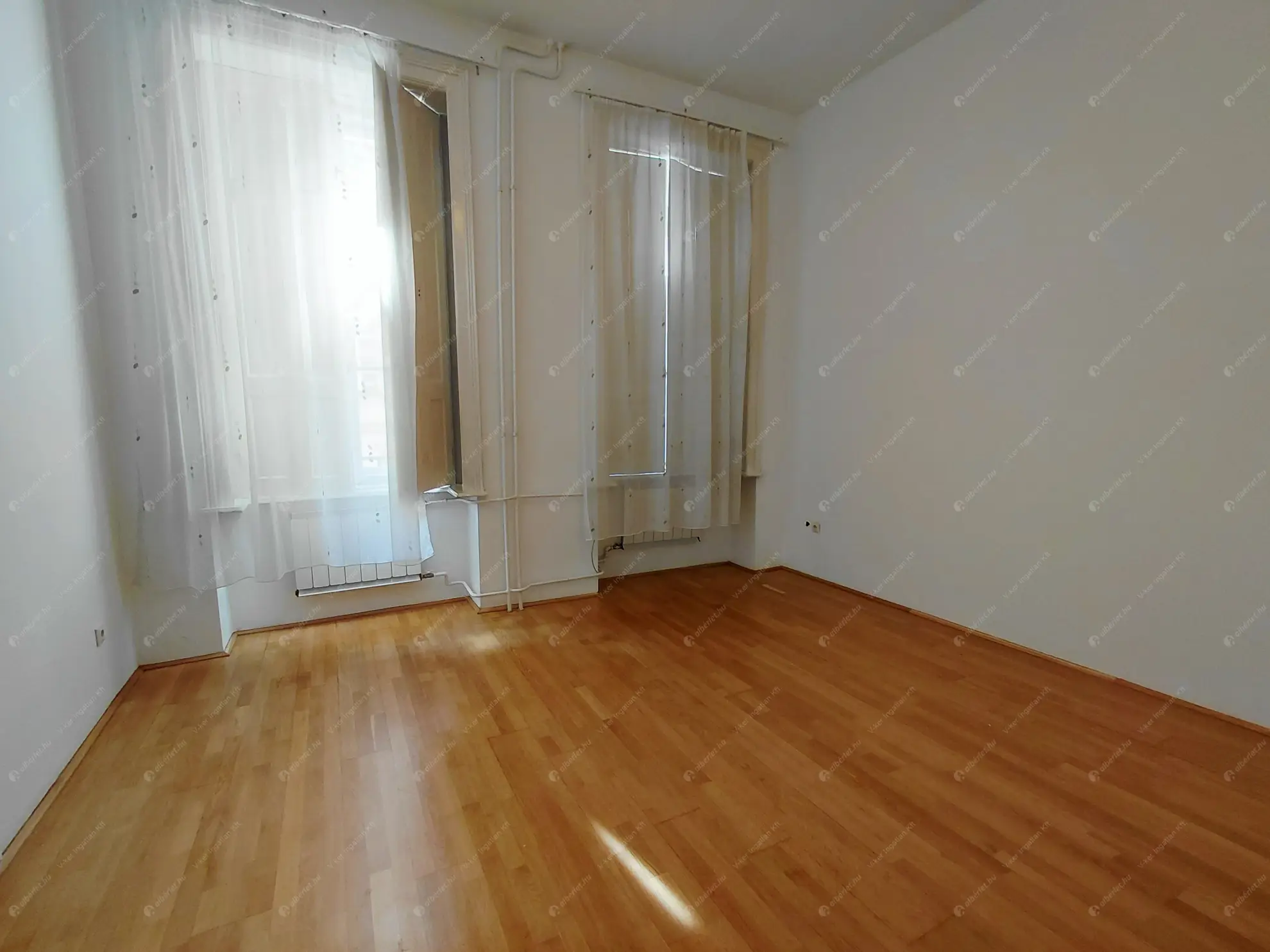 Kiadó albérlet 260000 Ft/hó áron: Budapest, V. kerület  Széchenyi utca. Mérete: 63 nm, 2 szobás | Alberlet.hu - 6544685