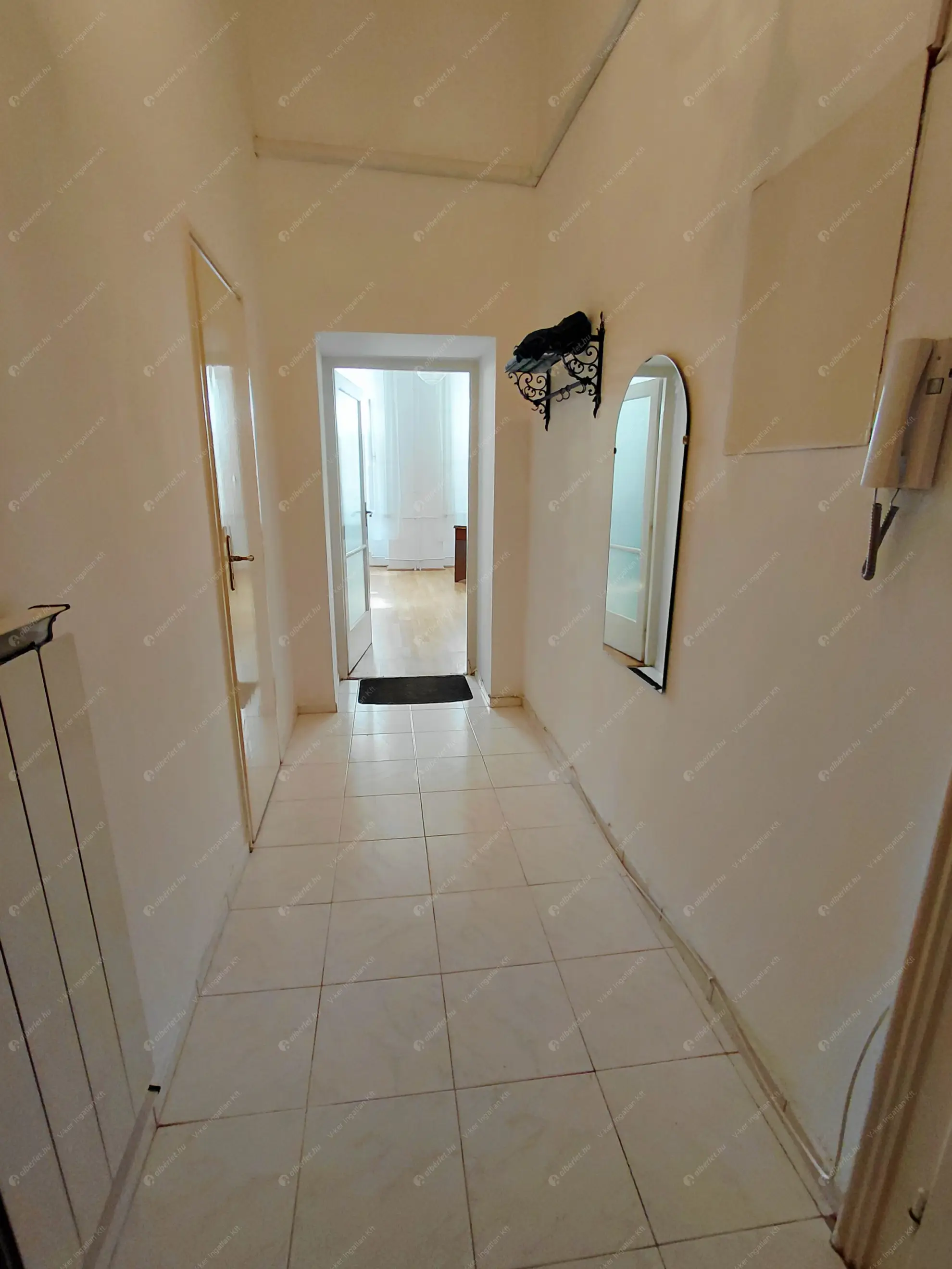 Kiadó albérlet 260000 Ft/hó áron: Budapest, V. kerület  Széchenyi utca. Mérete: 63 nm, 2 szobás | Alberlet.hu - 6544689