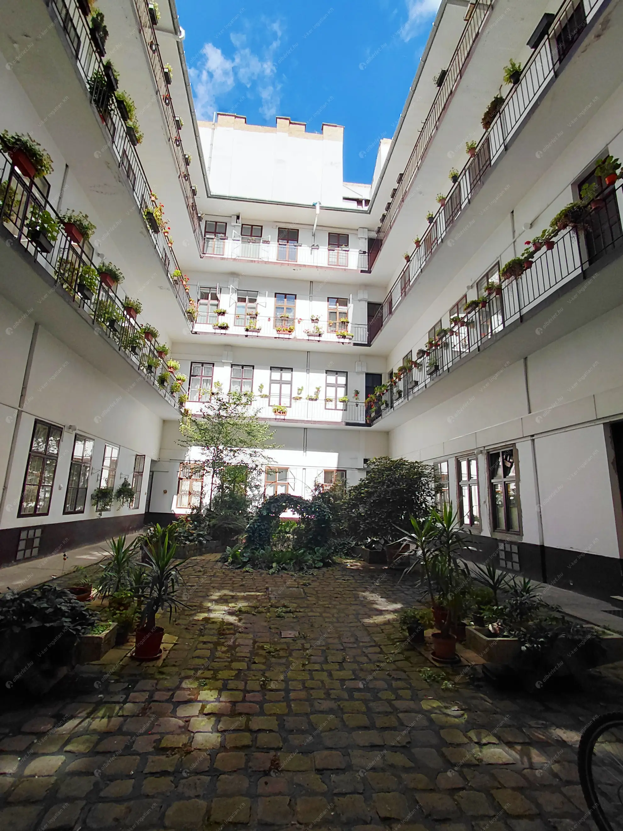 Kiadó albérlet 260000 Ft/hó áron: Budapest, V. kerület  Széchenyi utca. Mérete: 63 nm, 2 szobás | Alberlet.hu - 6544690