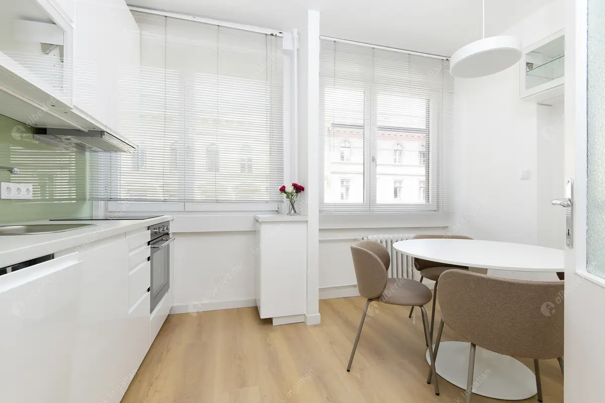 Kiadó albérlet 385000 Ft/hó áron: Budapest, V. kerület  Széchenyi utca. Mérete: 68 nm, 3 szobás | Alberlet.hu - 6487411