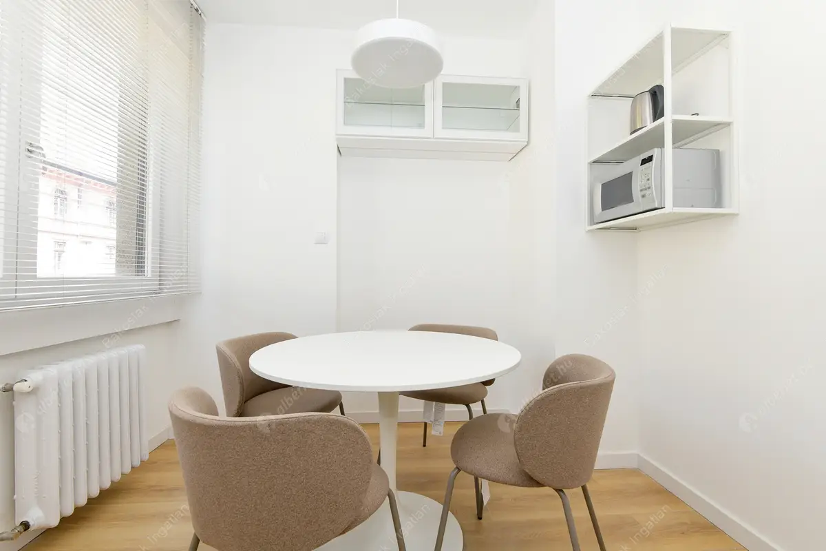 Kiadó albérlet 385000 Ft/hó áron: Budapest, V. kerület  Széchenyi utca. Mérete: 68 nm, 3 szobás | Alberlet.hu - 6487412