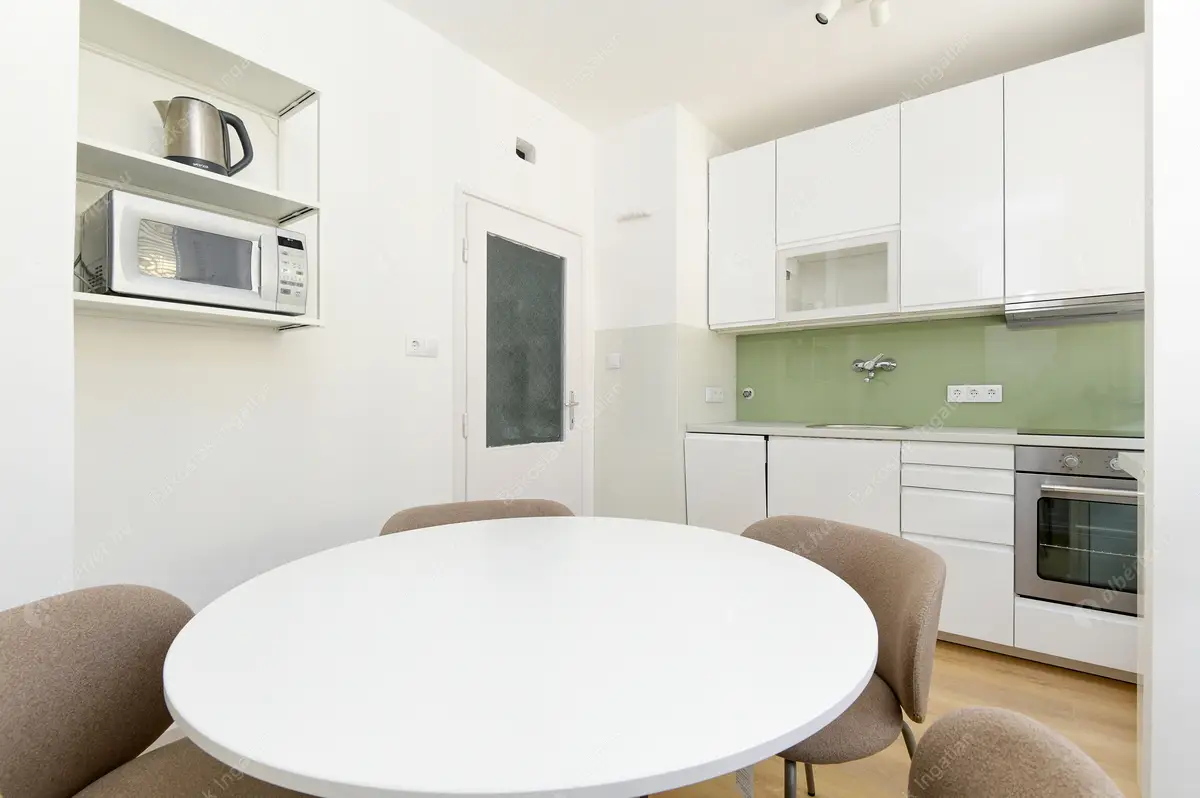 Kiadó albérlet 385000 Ft/hó áron: Budapest, V. kerület  Széchenyi utca. Mérete: 68 nm, 3 szobás | Alberlet.hu - 6487413