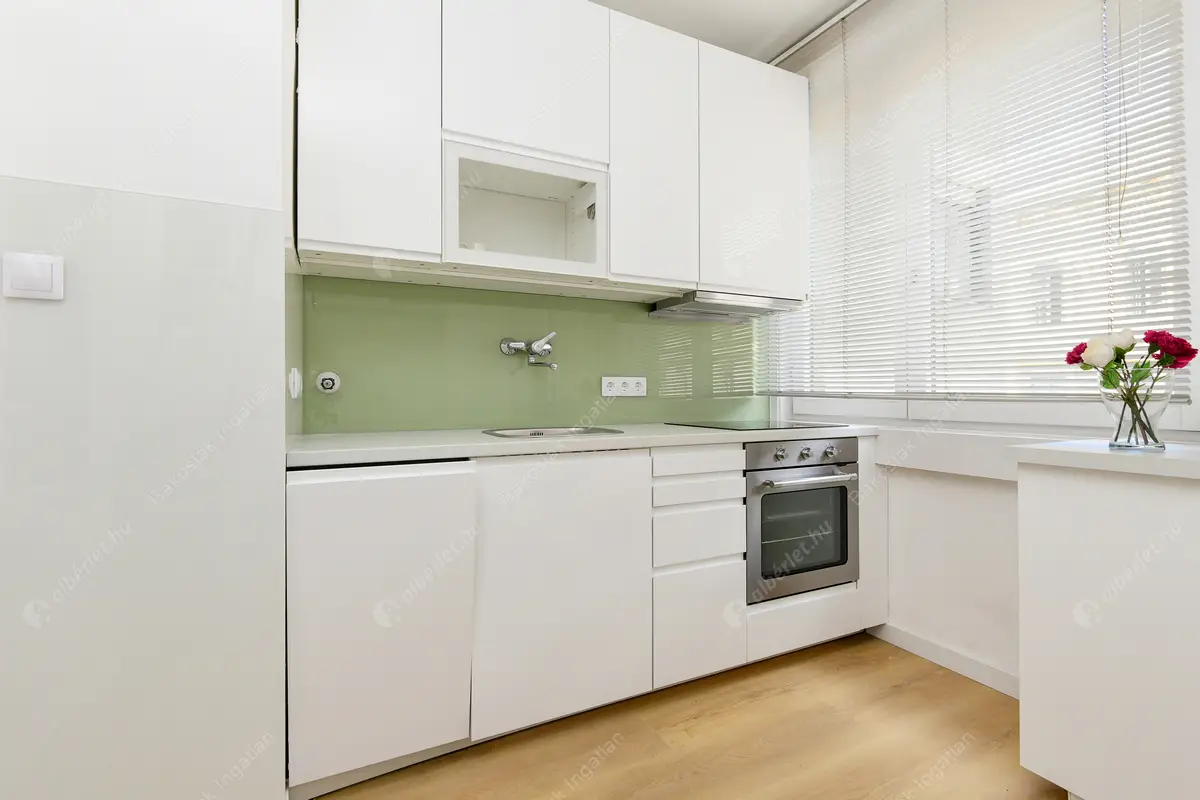 Kiadó albérlet 385000 Ft/hó áron: Budapest, V. kerület  Széchenyi utca. Mérete: 68 nm, 3 szobás | Alberlet.hu - 6487414