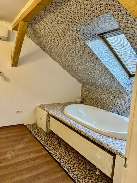 Kiadó albérlet 500000 Ft/hó áron: Budapest, V. kerület  Széchenyi utca. Mérete: 80 nm, 3 szobás | Alberlet.hu - 6610006