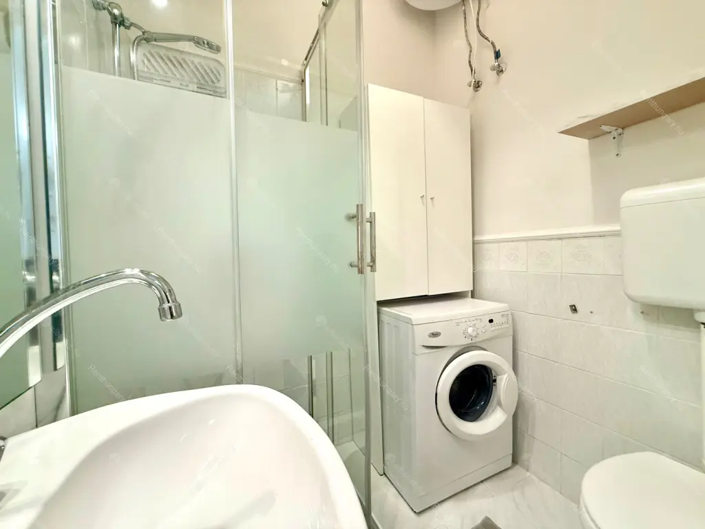 Kiadó albérlet 280000 Ft/hó áron: Budapest, V. kerület  Szent István körút. Mérete: 43 nm, 1 szobás | Alberlet.hu - 6677853