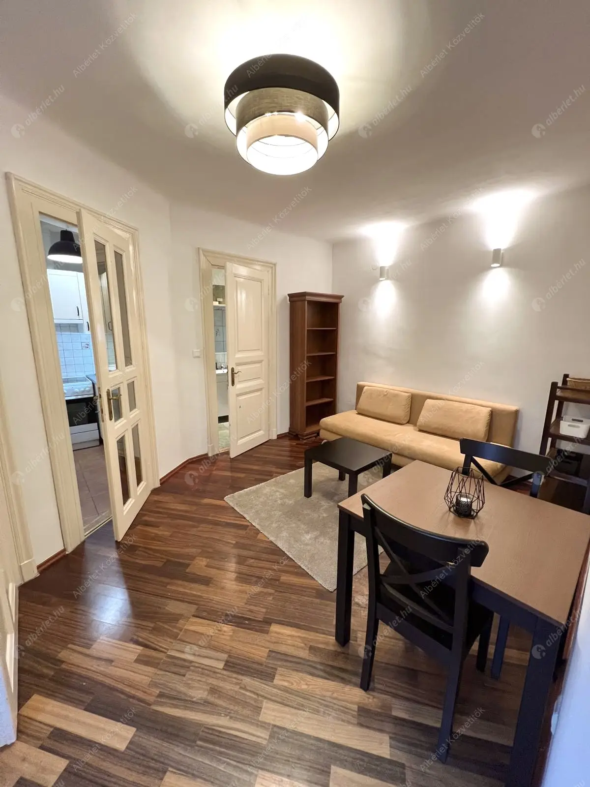 Kiadó albérlet 260000 Ft/hó áron: Budapest, V. kerület  Szervita tér. Mérete: 32 nm, 1 szobás | Alberlet.hu - 6595812
