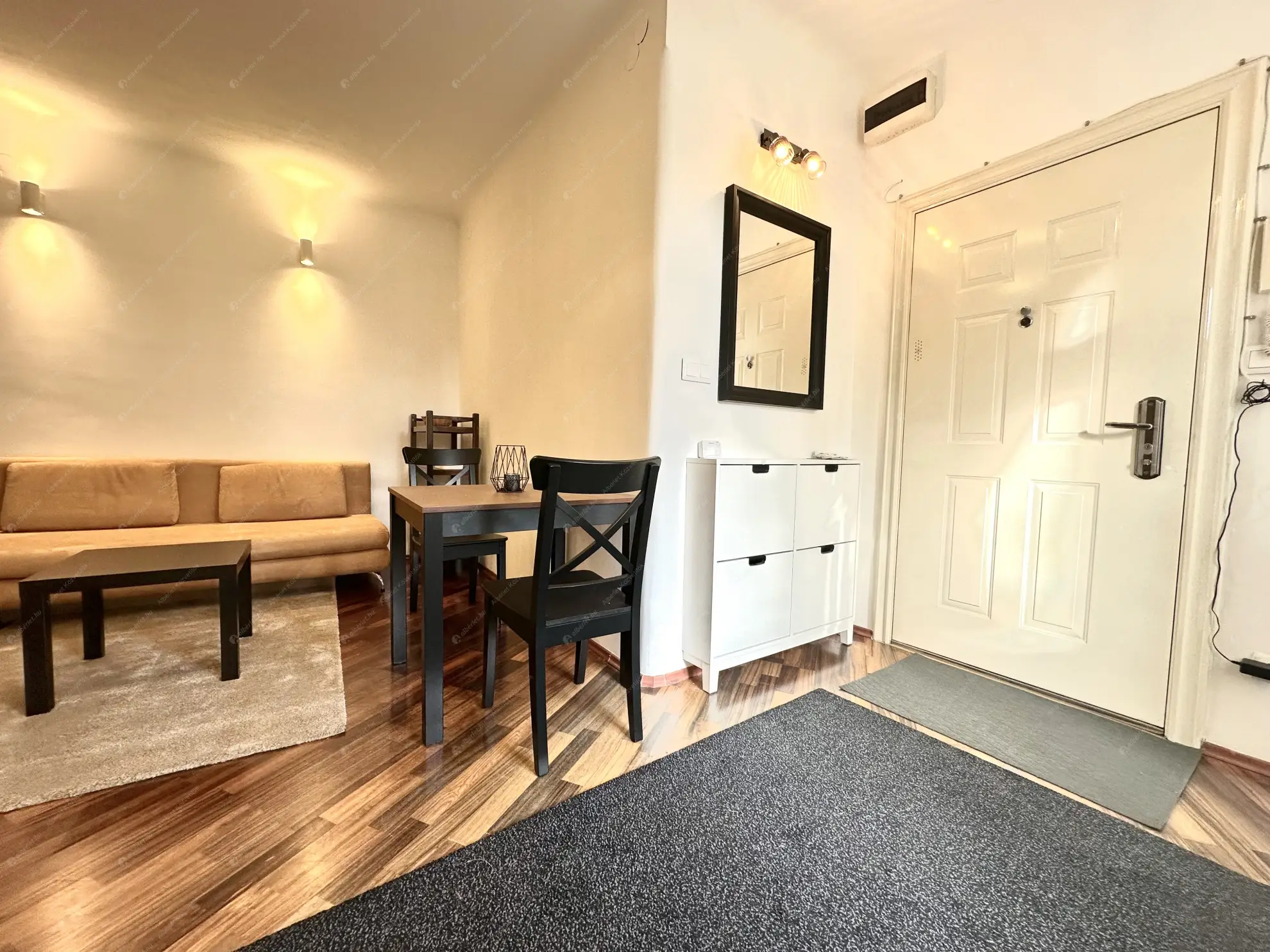 Kiadó albérlet 230000 Ft/hó áron: Budapest, V. kerület  Szervita tér. Mérete: 32 nm, 1 szobás | Alberlet.hu - 6598516