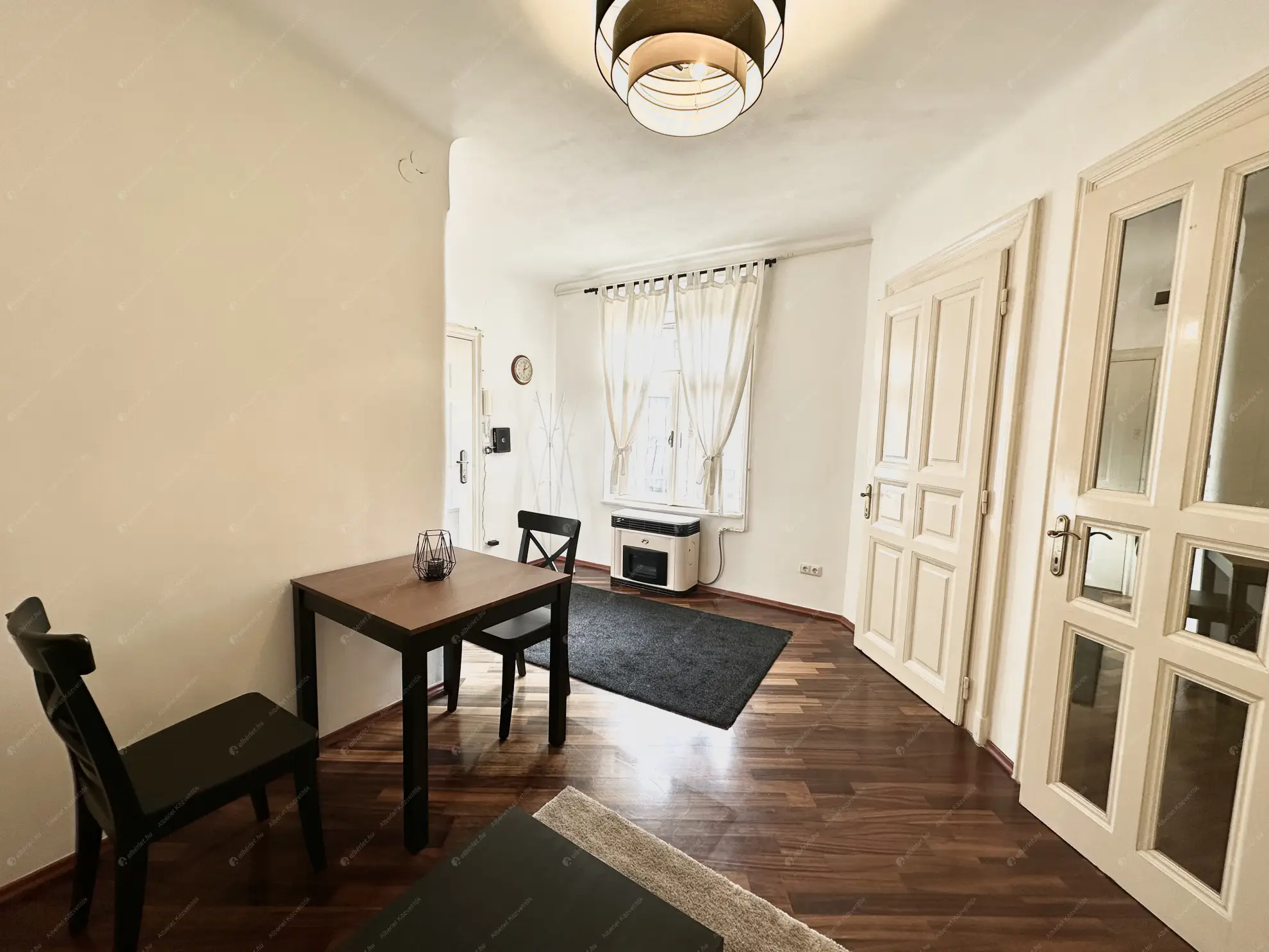 Kiadó albérlet 230000 Ft/hó áron: Budapest, V. kerület  Szervita tér. Mérete: 32 nm, 1 szobás | Alberlet.hu - 6598519