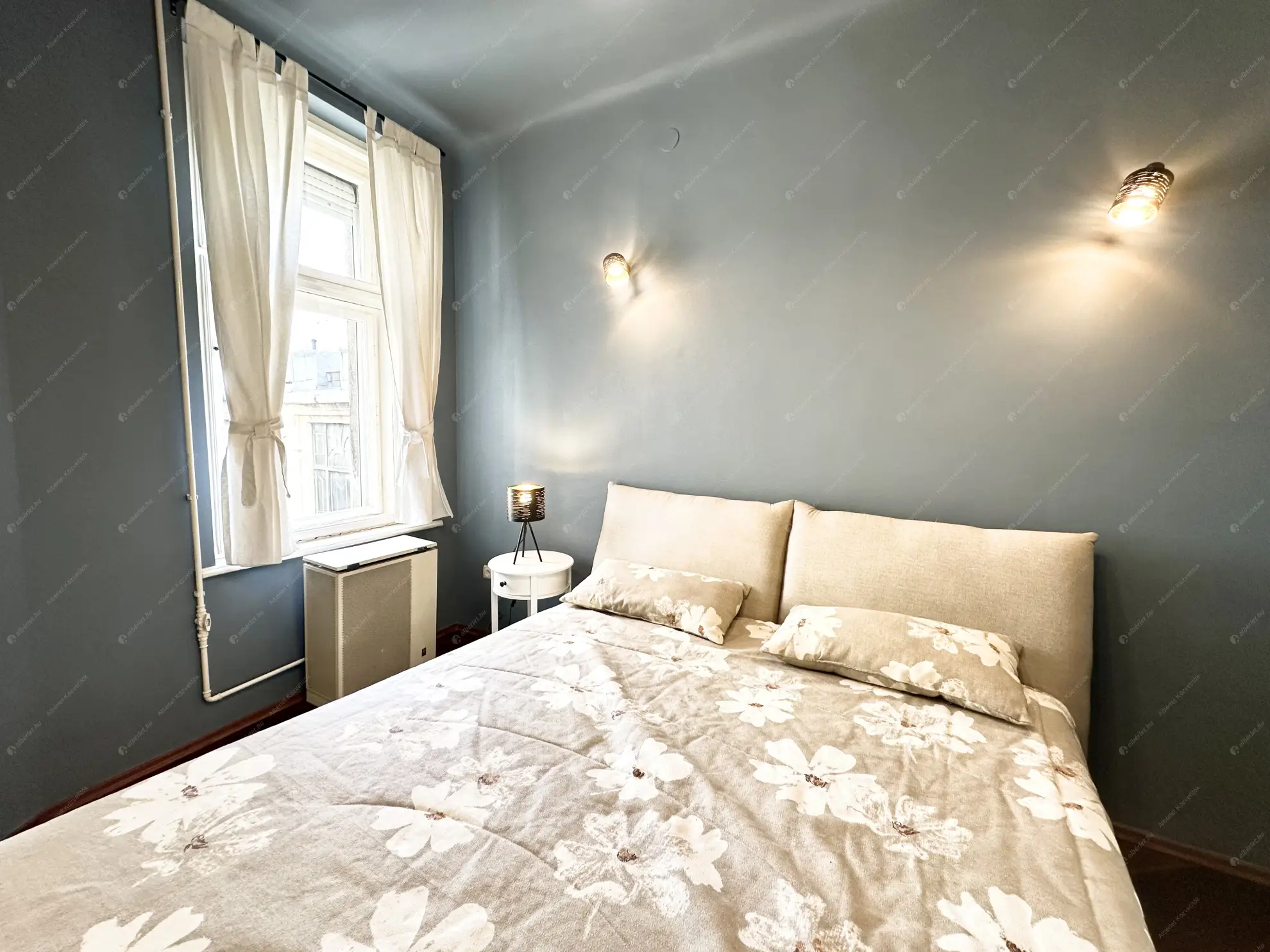 Kiadó albérlet 230000 Ft/hó áron: Budapest, V. kerület  Szervita tér. Mérete: 32 nm, 1 szobás | Alberlet.hu - 6598524