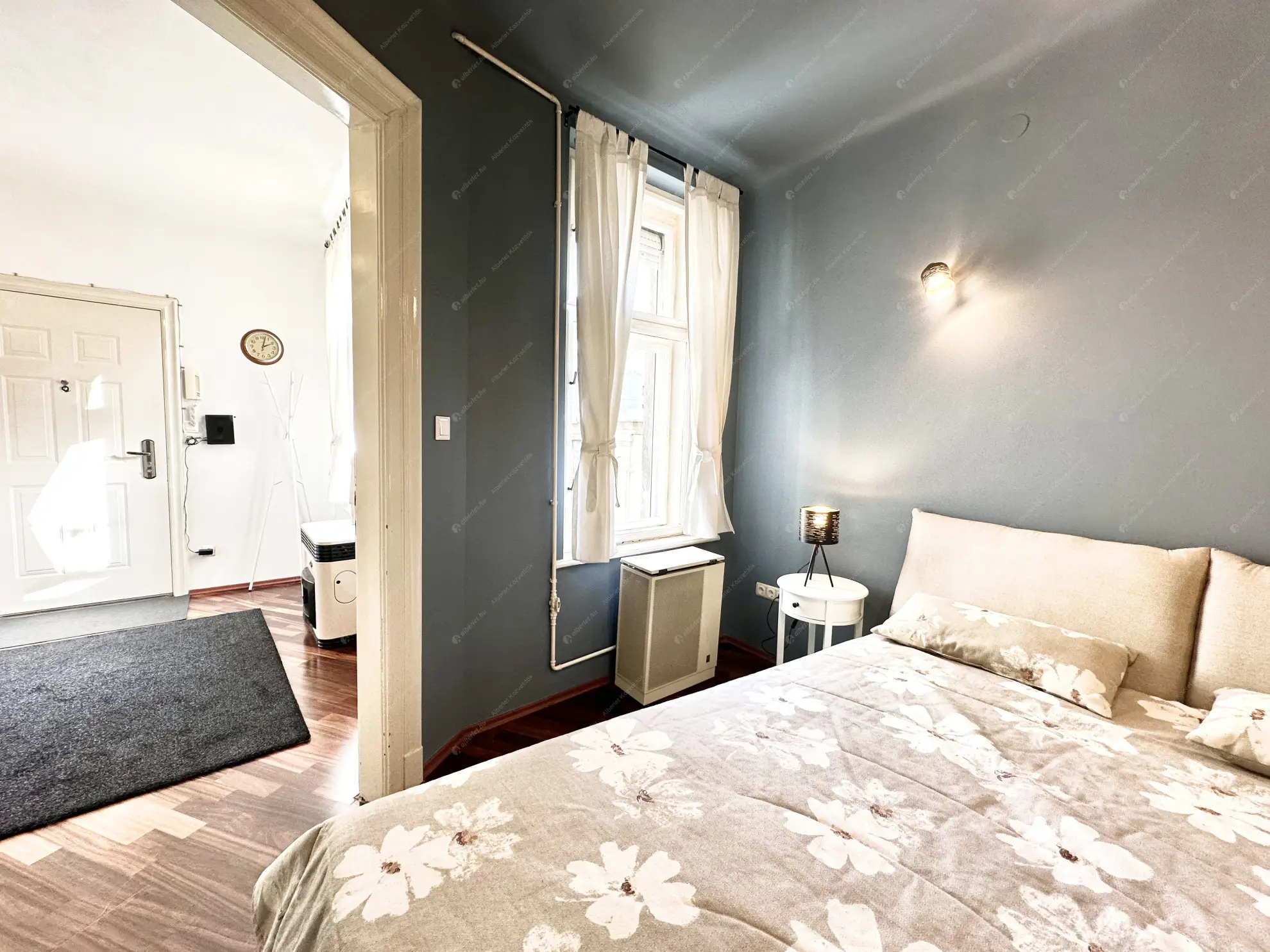 Kiadó albérlet 230000 Ft/hó áron: Budapest, V. kerület  Szervita tér. Mérete: 32 nm, 1 szobás | Alberlet.hu - 6598525