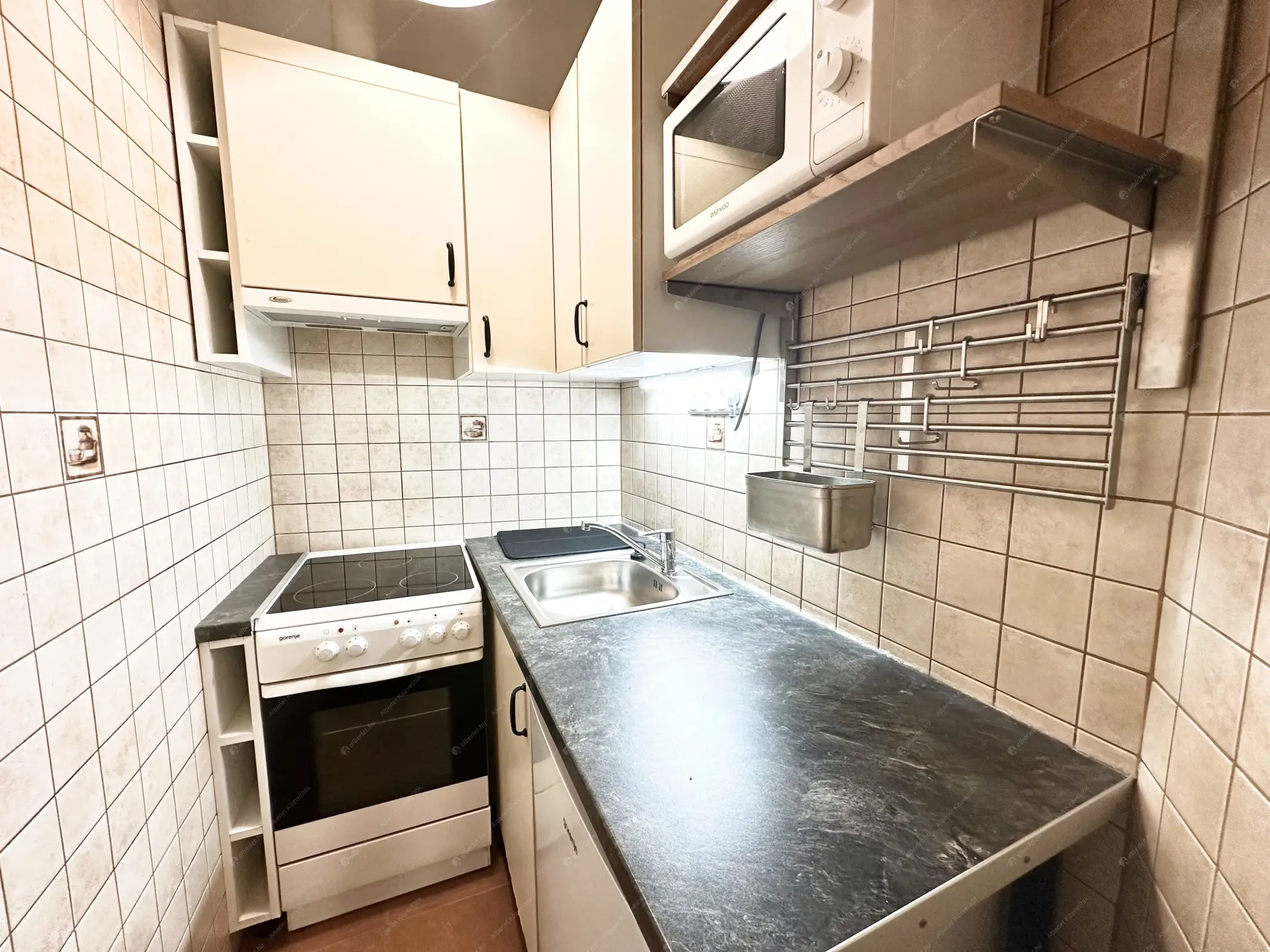 Kiadó albérlet 230000 Ft/hó áron: Budapest, V. kerület  Szervita tér. Mérete: 32 nm, 1 szobás | Alberlet.hu - 6598526