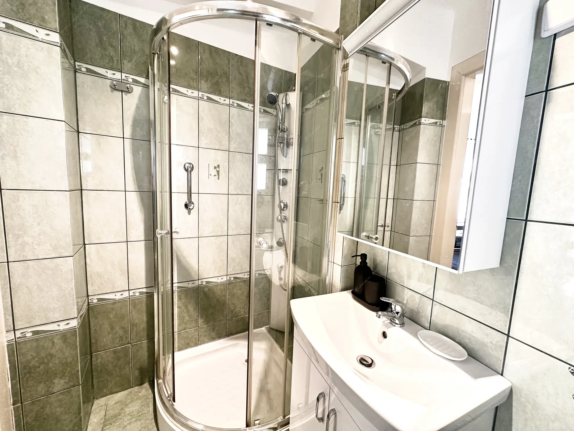 Kiadó albérlet 230000 Ft/hó áron: Budapest, V. kerület  Szervita tér. Mérete: 32 nm, 1 szobás | Alberlet.hu - 6598528