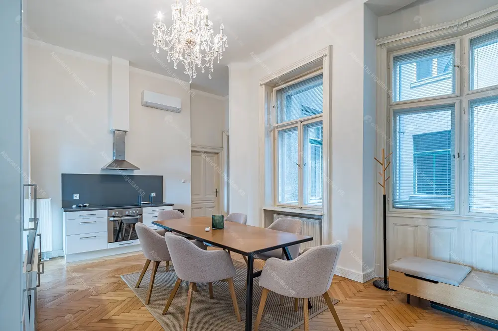 Kiadó albérlet 1091000 Ft/hó áron: Budapest, V. kerület  Váci utca. Mérete: 120 nm, 3 szobás | Alberlet.hu - 6700334