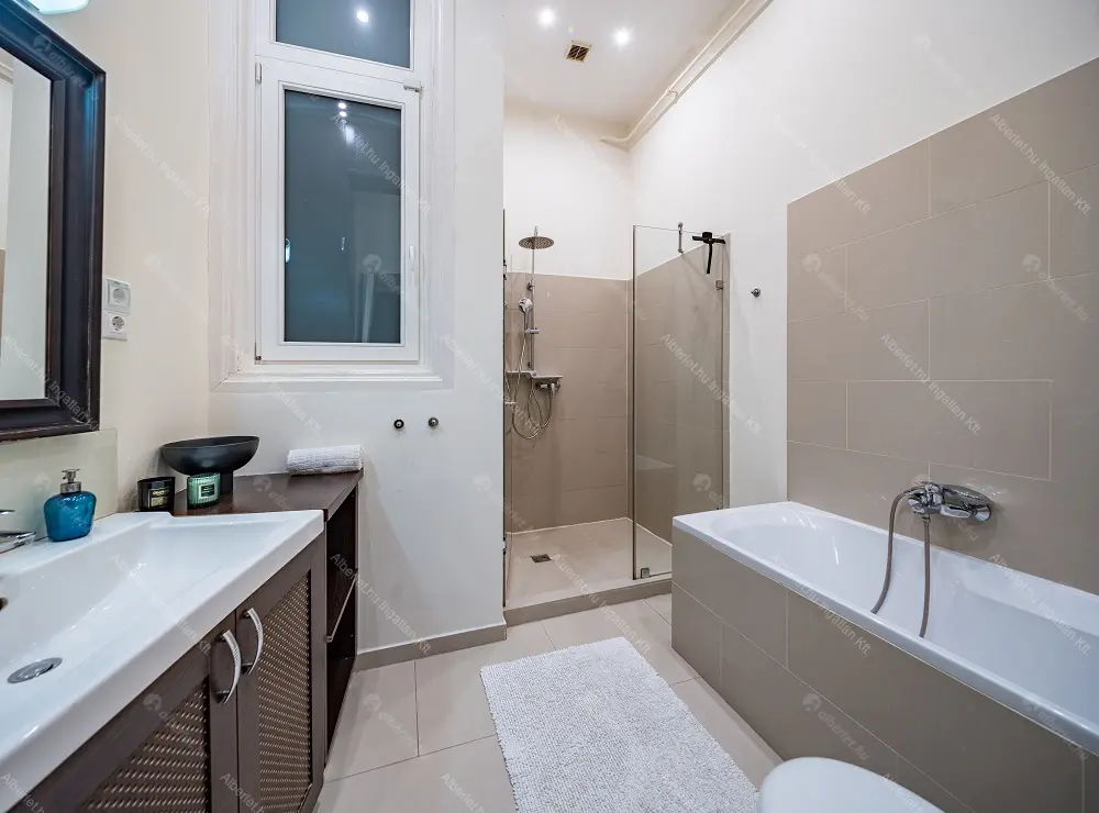 Kiadó albérlet 1091000 Ft/hó áron: Budapest, V. kerület  Váci utca. Mérete: 120 nm, 3 szobás | Alberlet.hu - 6700338