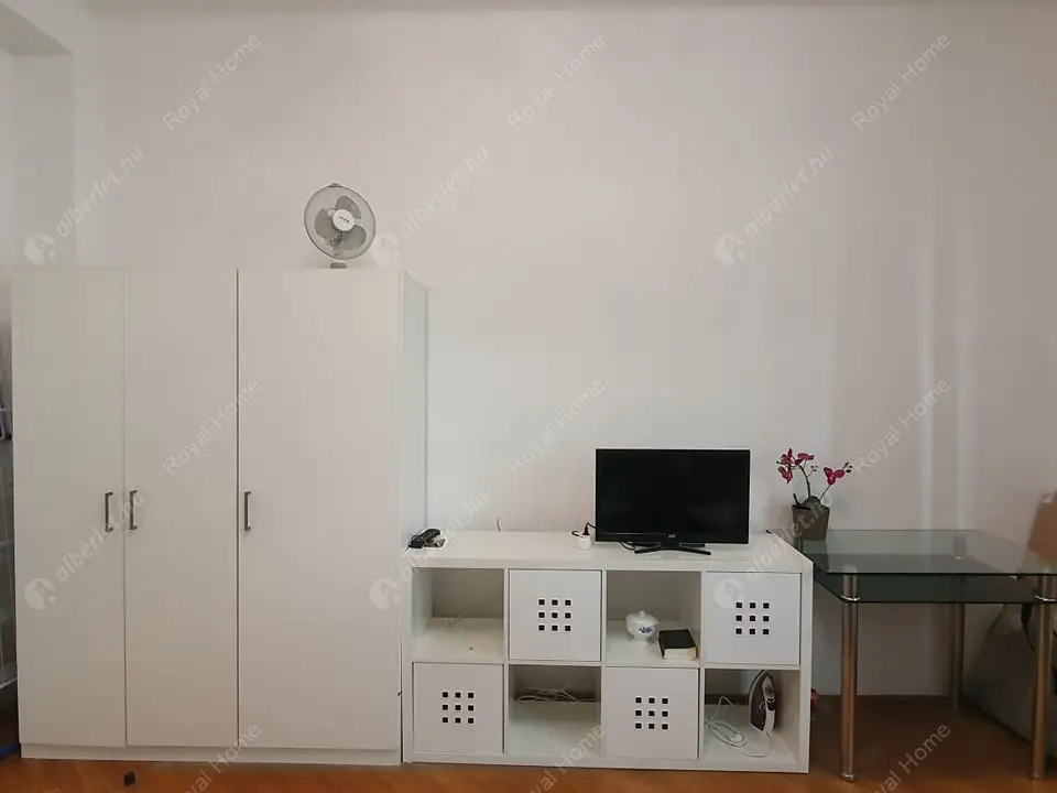 Kiadó albérlet 200000 Ft/hó áron: Budapest, V. kerület  Váci utca. Mérete: 30 nm, 1 szobás | Alberlet.hu - 5300020