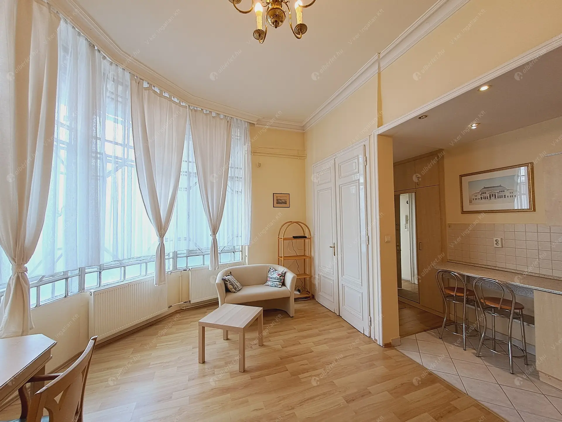 Kiadó albérlet 210000 Ft/hó áron: Budapest, V. kerület  Váci utca. Mérete: 38 nm, 1 szobás | Alberlet.hu - 6429077