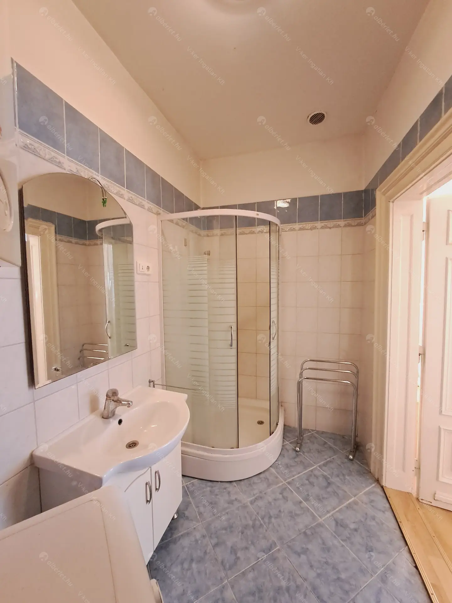 Kiadó albérlet 210000 Ft/hó áron: Budapest, V. kerület  Váci utca. Mérete: 38 nm, 1 szobás | Alberlet.hu - 6429079