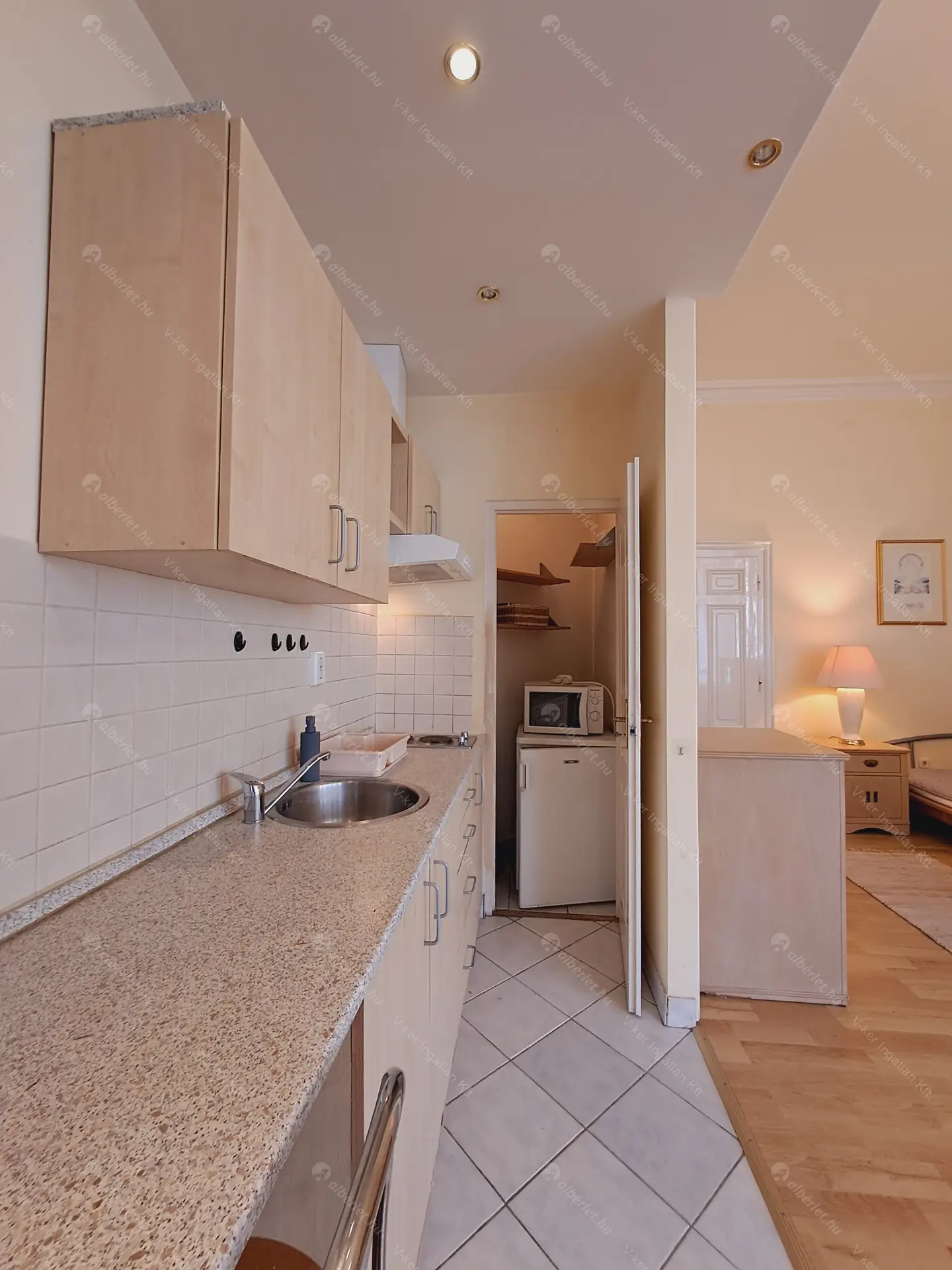 Kiadó albérlet 210000 Ft/hó áron: Budapest, V. kerület  Váci utca. Mérete: 38 nm, 1 szobás | Alberlet.hu - 6429082