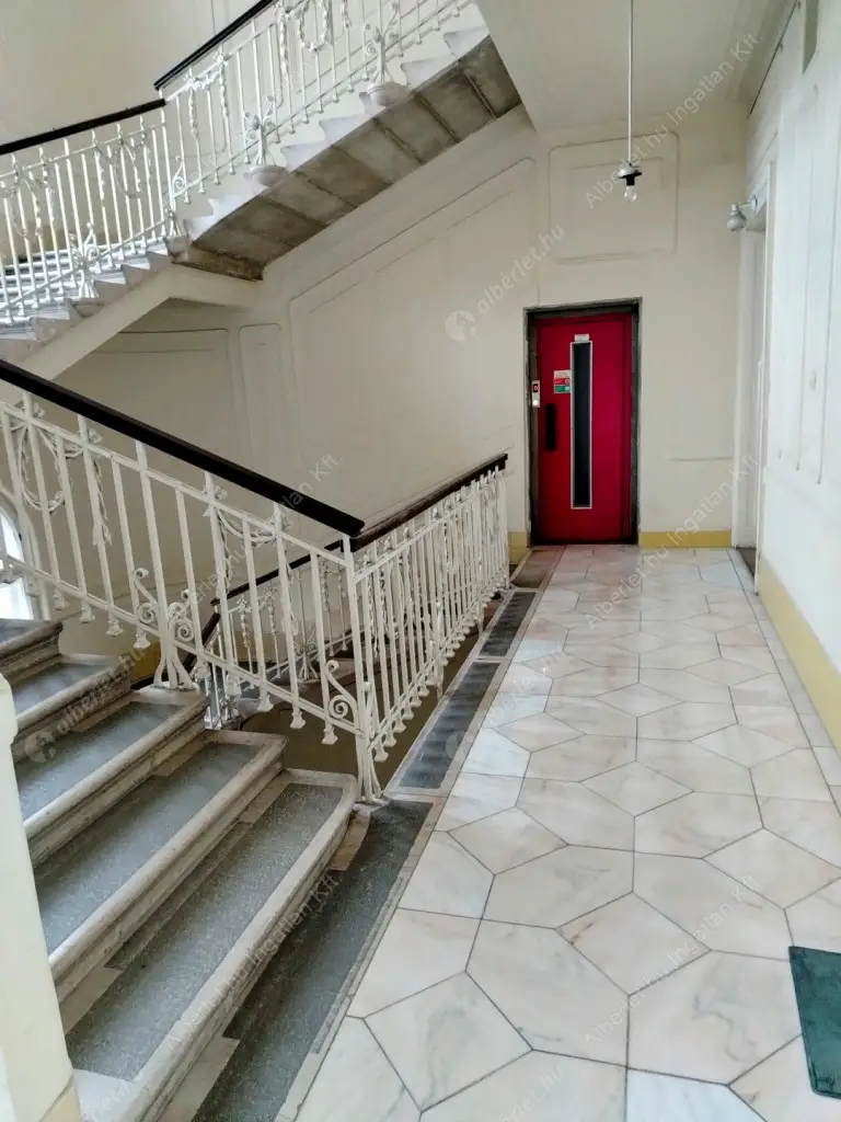 Kiadó albérlet 210000 Ft/hó áron: Budapest, V. kerület  Váci utca. Mérete: 38 nm, 1 szobás | Alberlet.hu - 6613530