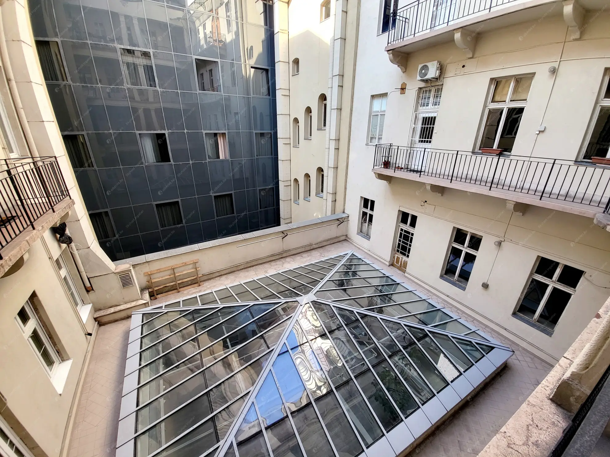 Kiadó albérlet 295000 Ft/hó áron: Budapest, V. kerület  Váci utca. Mérete: 40 nm, 1 szobás | Alberlet.hu - 6573777