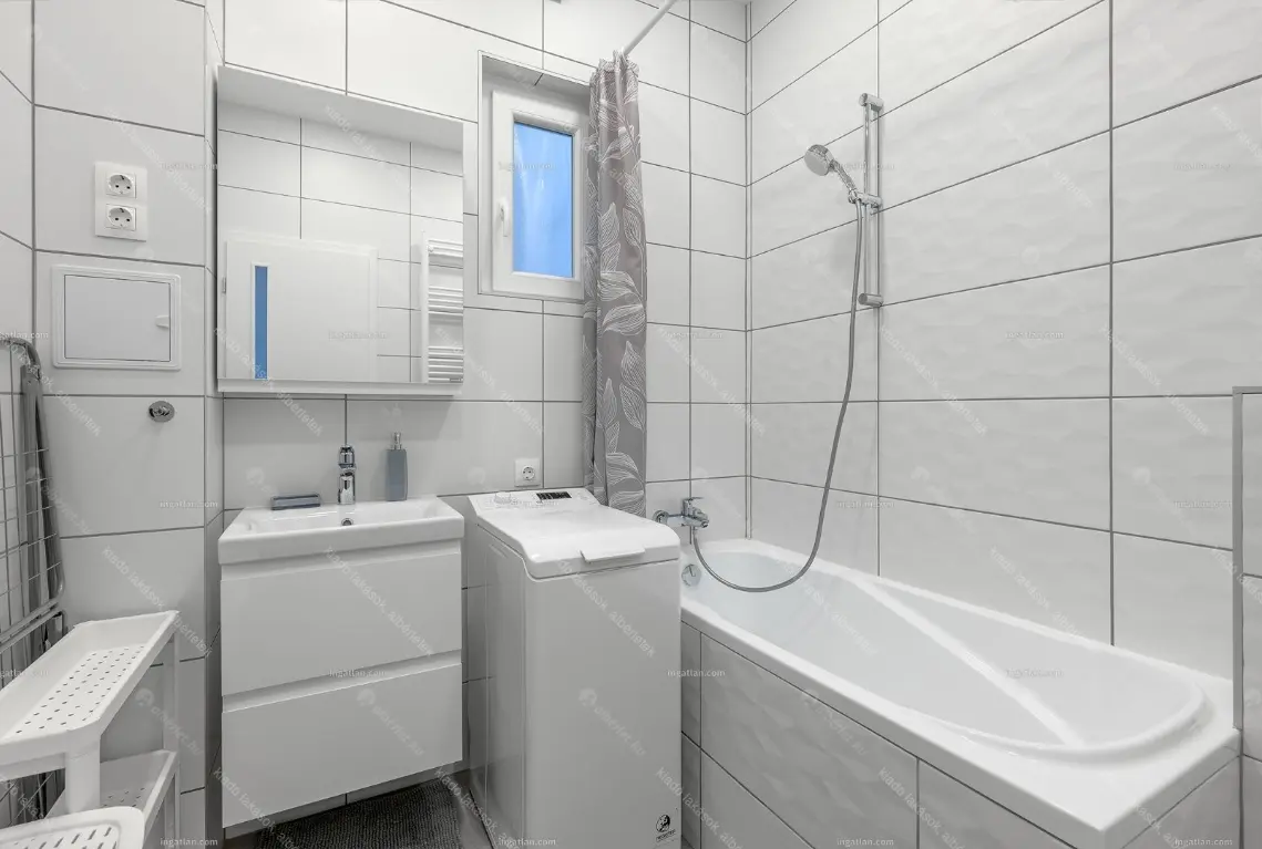 Kiadó albérlet 295000 Ft/hó áron: Budapest, V. kerület  Váci utca. Mérete: 40 nm, 1 szobás | Alberlet.hu - 6653542