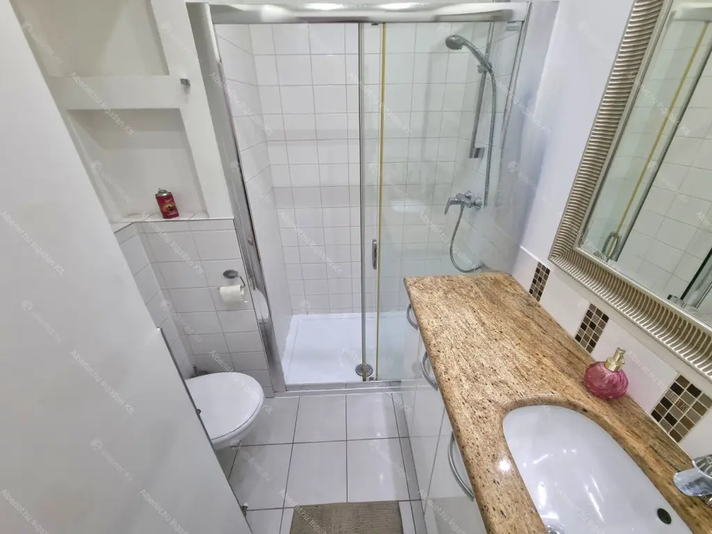 Kiadó albérlet 280000 Ft/hó áron: Budapest, V. kerület  Váci utca. Mérete: 40 nm, 1 szobás | Alberlet.hu - 6700813