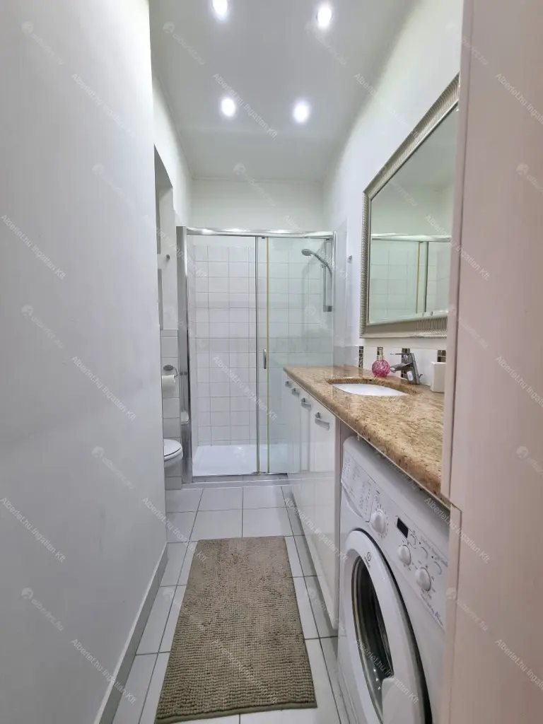 Kiadó albérlet 280000 Ft/hó áron: Budapest, V. kerület  Váci utca. Mérete: 40 nm, 1 szobás | Alberlet.hu - 6702001