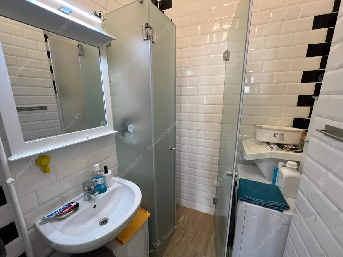 Kiadó albérlet 340000 Ft/hó áron: Budapest, V. kerület  Váci utca. Mérete: 44 nm, 1 szobás | Alberlet.hu - 6178777