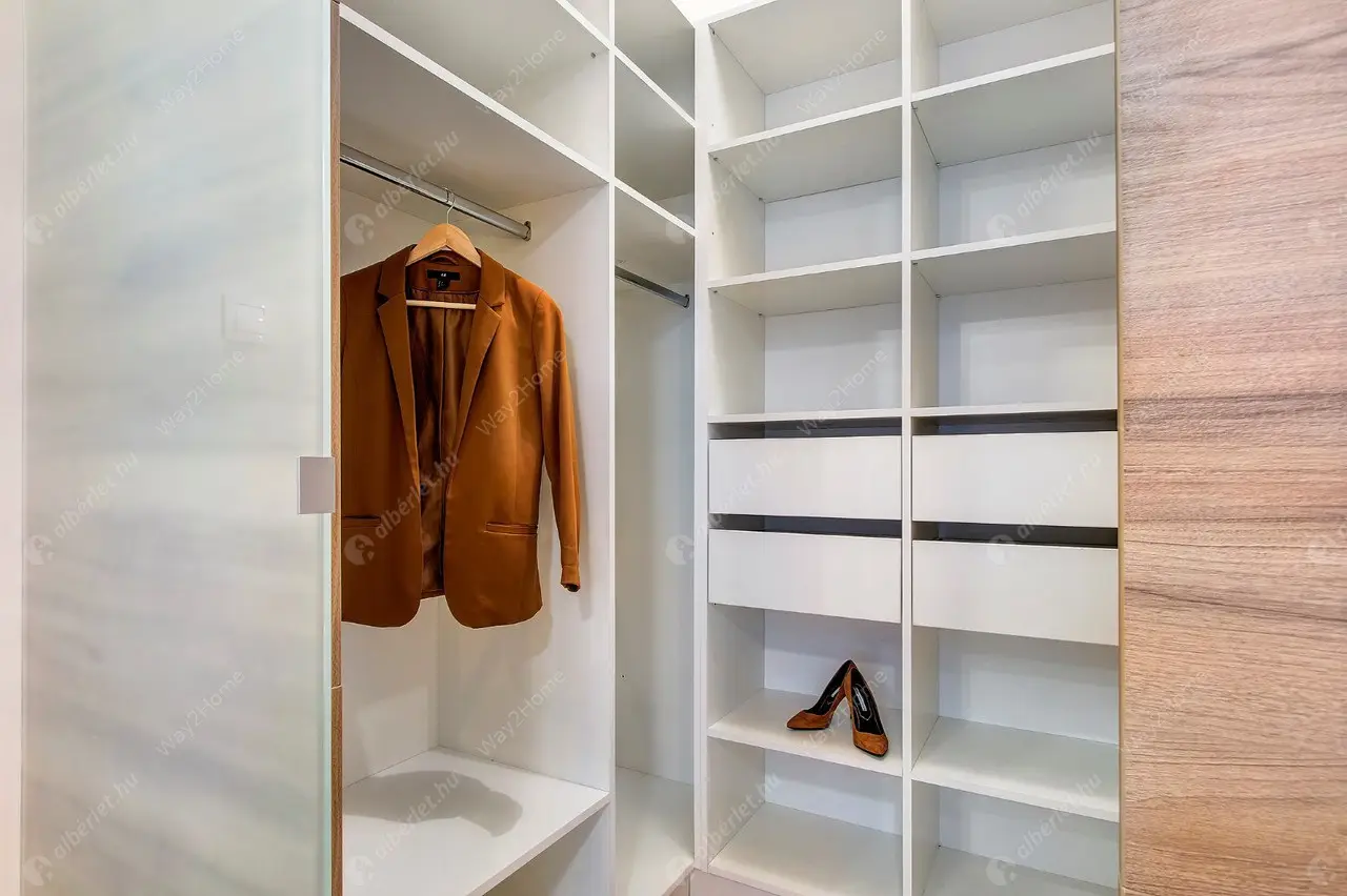 Kiadó albérlet 350000 Ft/hó áron: Budapest, V. kerület  Váci utca. Mérete: 65 nm, 2 szobás | Alberlet.hu - 6627718