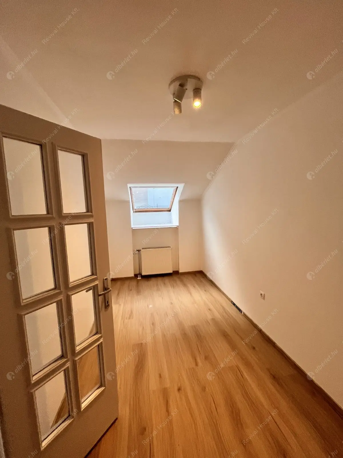 Kiadó albérlet 420000 Ft/hó áron: Budapest, V. kerület  Váci utca. Mérete: 72 nm, 3 szobás | Alberlet.hu - 6183846