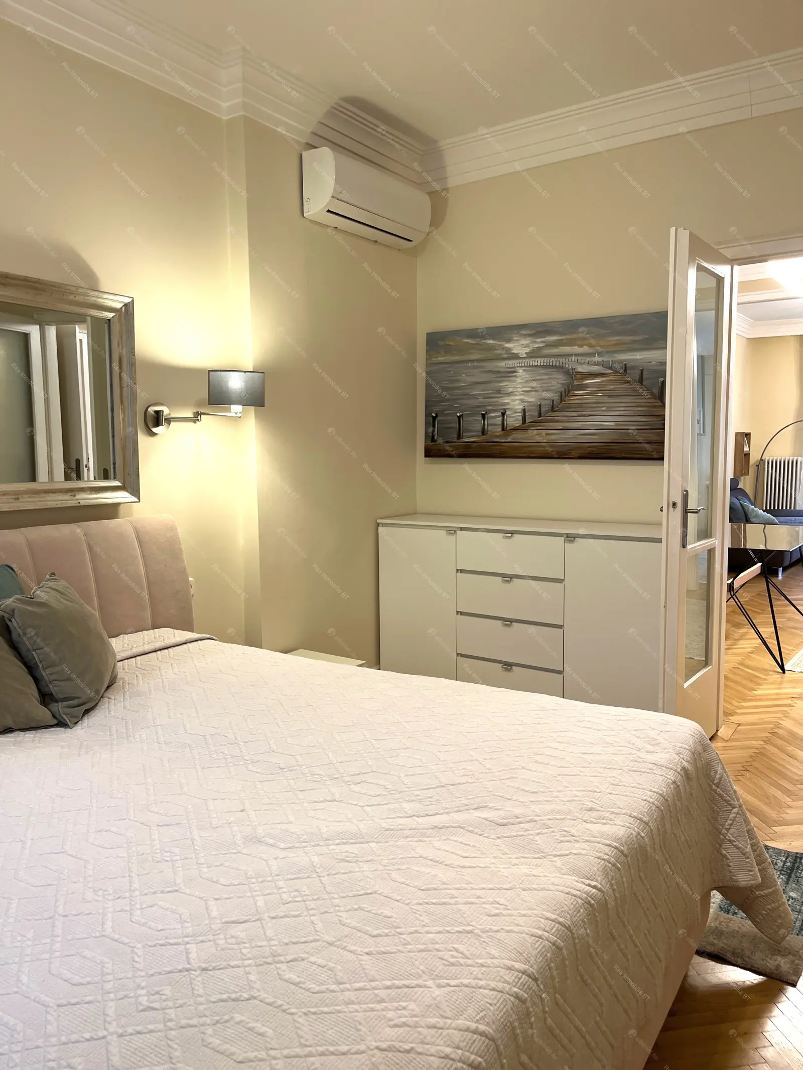 Kiadó albérlet 513000 Ft/hó áron: Budapest, V. kerület  Váci utca. Mérete: 82 nm, 2 szobás | Alberlet.hu - 6683922