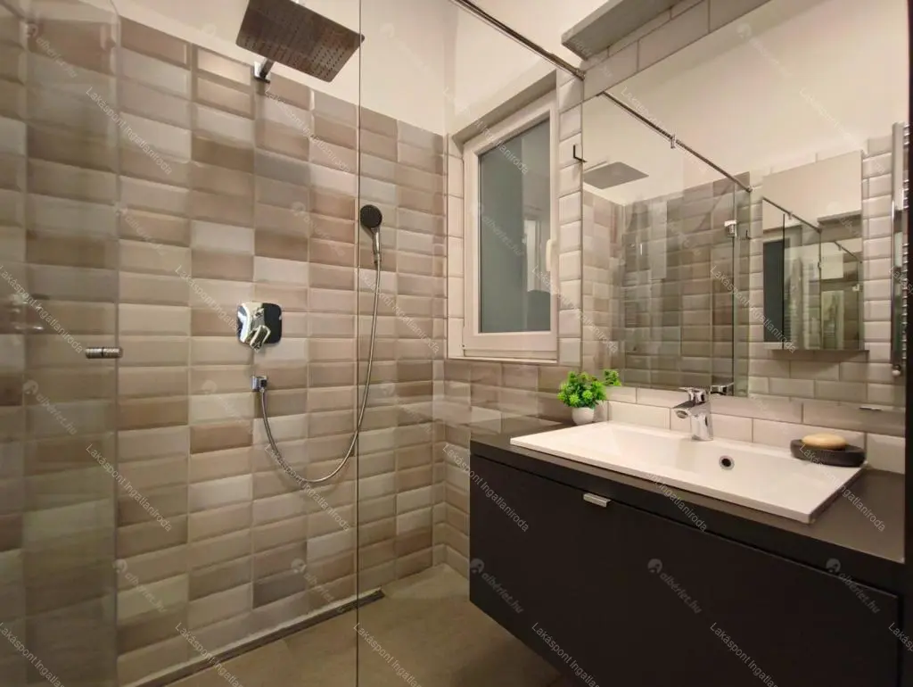 Kiadó albérlet 510000 Ft/hó áron: Budapest, V. kerület  Váci utca. Mérete: 82 nm, 2 szobás | Alberlet.hu - 6680744