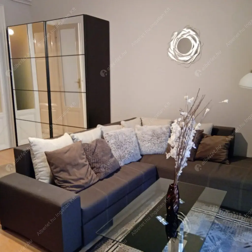 Kiadó albérlet 250000 Ft/hó áron: Budapest, V. kerület  Vadász utca. Mérete: 44 nm, 1 szobás | Alberlet.hu - 6572761