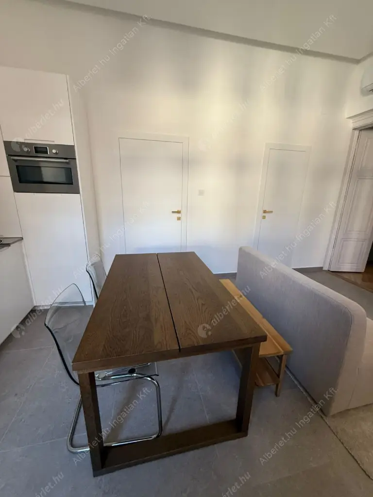 Kiadó albérlet 320000 Ft/hó áron: Budapest, V. kerület  Vámház körút. Mérete: 30 nm, 1 szobás | Alberlet.hu - 6593481
