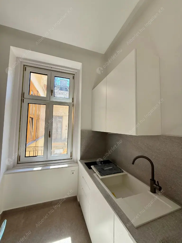 Kiadó albérlet 320000 Ft/hó áron: Budapest, V. kerület  Vámház körút. Mérete: 30 nm, 1 szobás | Alberlet.hu - 6593484