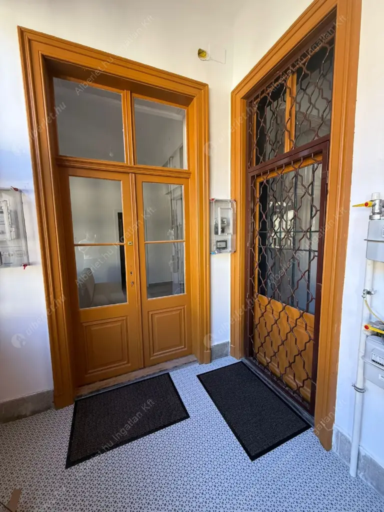 Kiadó albérlet 320000 Ft/hó áron: Budapest, V. kerület  Vámház körút. Mérete: 30 nm, 1 szobás | Alberlet.hu - 6593489