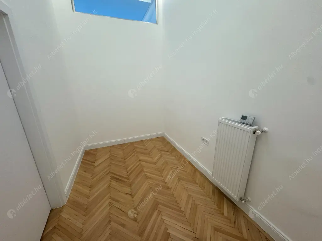 Kiadó albérlet 460000 Ft/hó áron: Budapest, V. kerület  Vámház körút. Mérete: 55 nm, 3 szobás | Alberlet.hu - 6593475