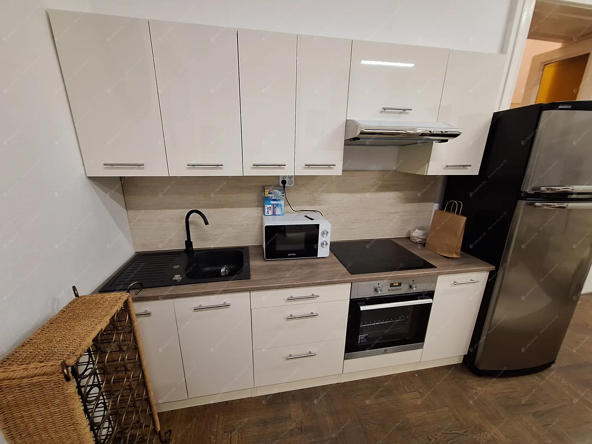 Kiadó albérlet 600000 Ft/hó áron: Budapest, V. kerület  Veres Pálné utca. Mérete: 100 nm, 5 szobás | Alberlet.hu - 6606094