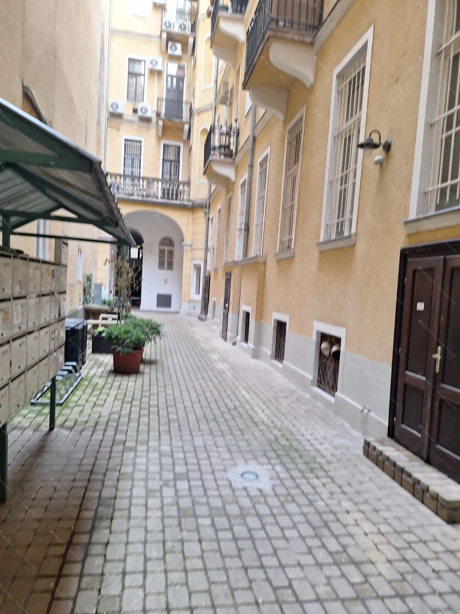 Kiadó albérlet 600000 Ft/hó áron: Budapest, V. kerület  Veres Pálné utca. Mérete: 100 nm, 5 szobás | Alberlet.hu - 6606099