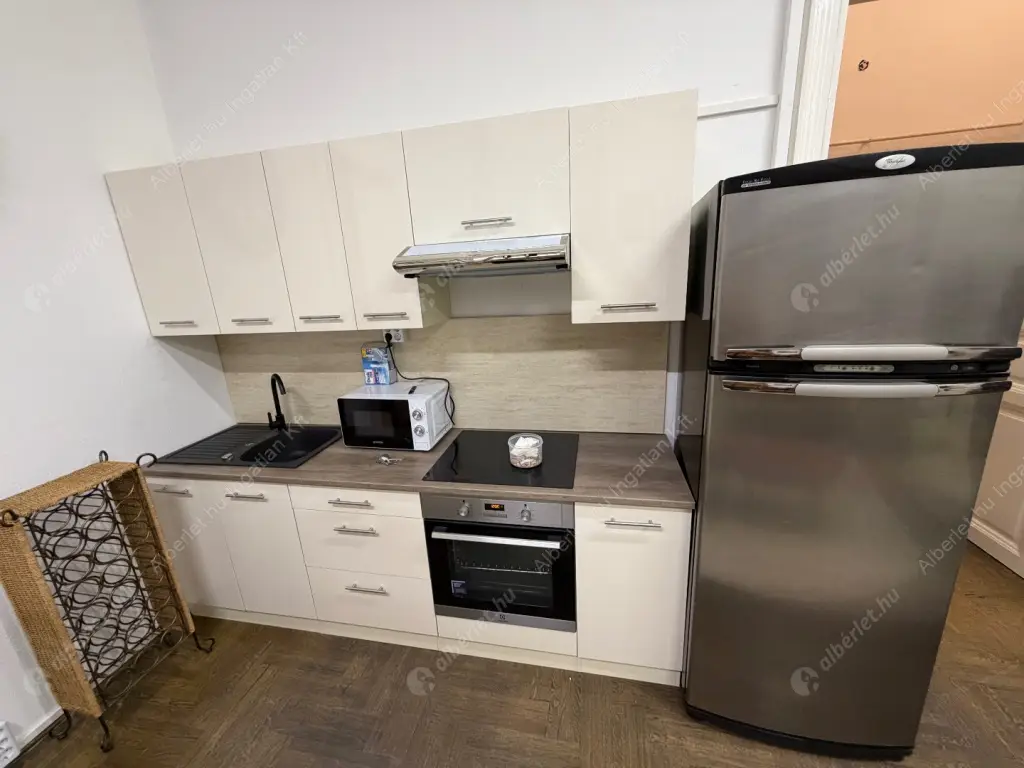 Kiadó albérlet 600000 Ft/hó áron: Budapest, V. kerület  Veres Pálné utca. Mérete: 105 nm, 5 szobás | Alberlet.hu - 6603723