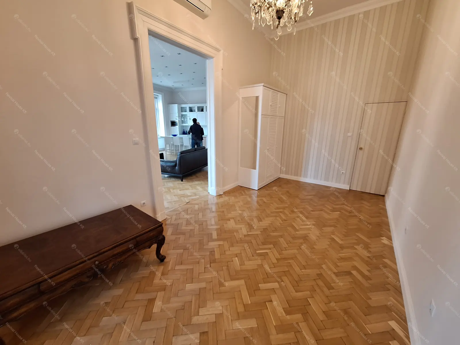 Kiadó albérlet 1093000 Ft/hó áron: Budapest, V. kerület  Veres Pálné utca. Mérete: 125 nm, 3 szobás | Alberlet.hu - 6707165