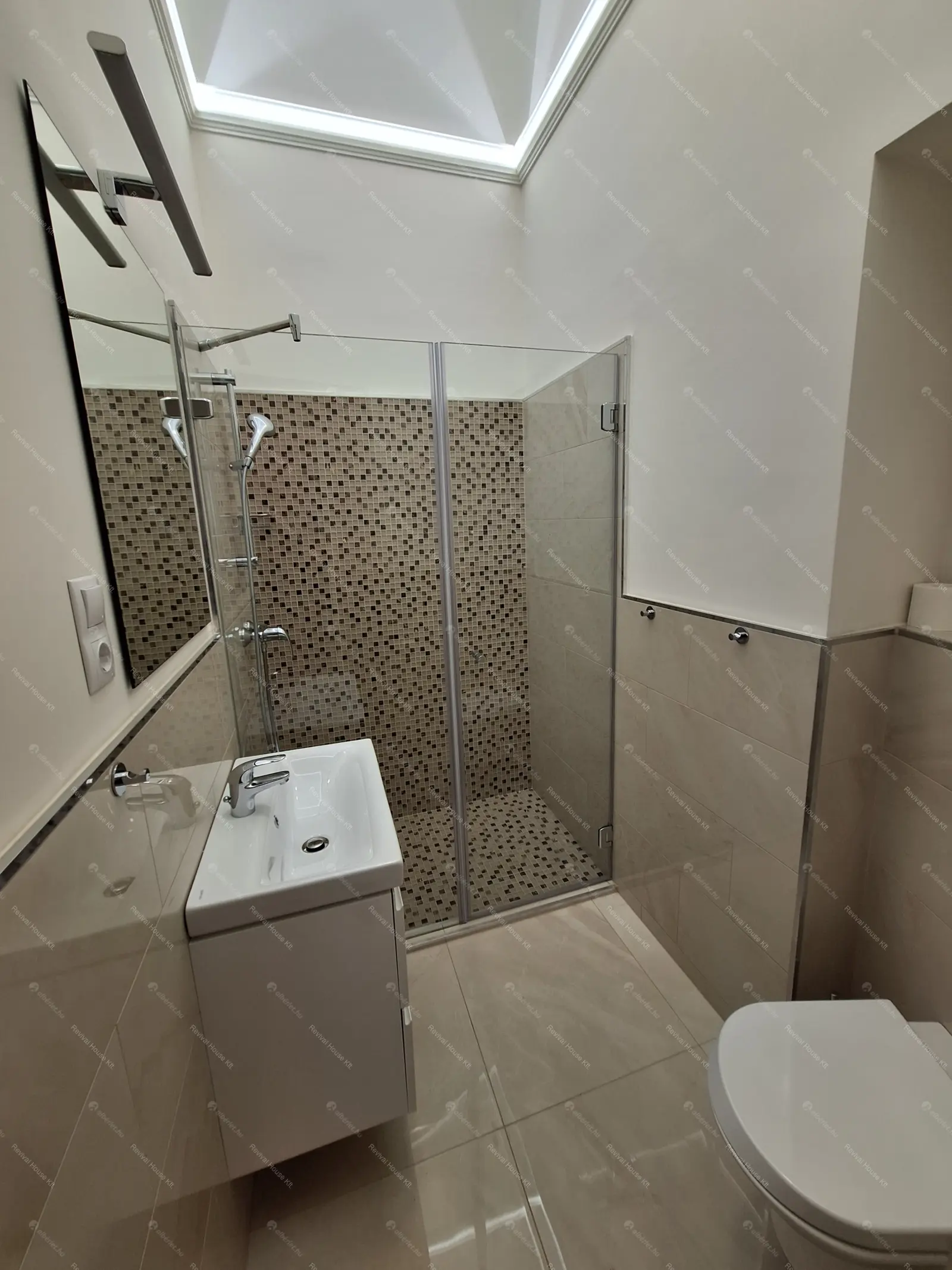 Kiadó albérlet 1093000 Ft/hó áron: Budapest, V. kerület  Veres Pálné utca. Mérete: 125 nm, 3 szobás | Alberlet.hu - 6707172