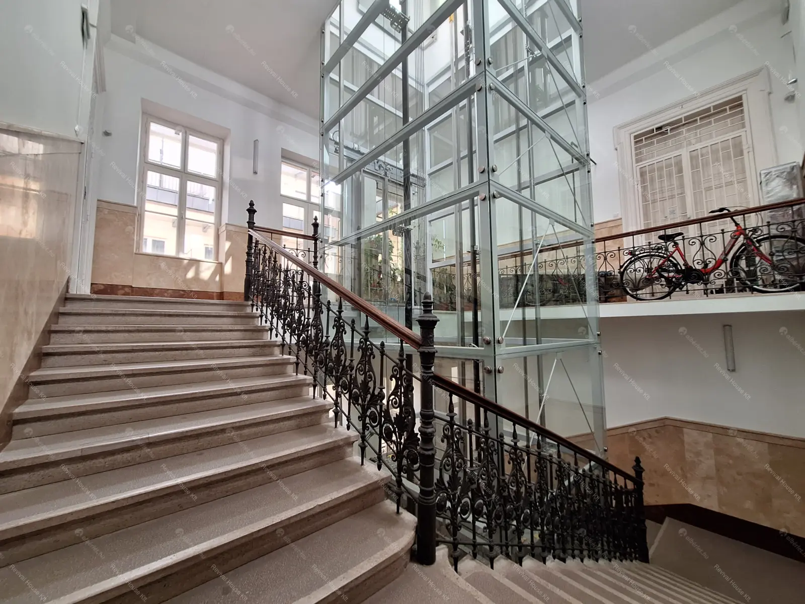 Kiadó albérlet 1093000 Ft/hó áron: Budapest, V. kerület  Veres Pálné utca. Mérete: 125 nm, 3 szobás | Alberlet.hu - 6707176