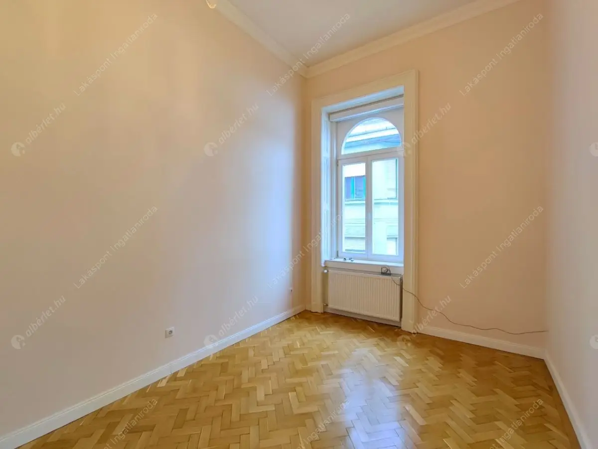 Kiadó albérlet 1169000 Ft/hó áron: Budapest, V. kerület  Veres Pálné utca. Mérete: 125 nm, 3 szobás | Alberlet.hu - 6493821