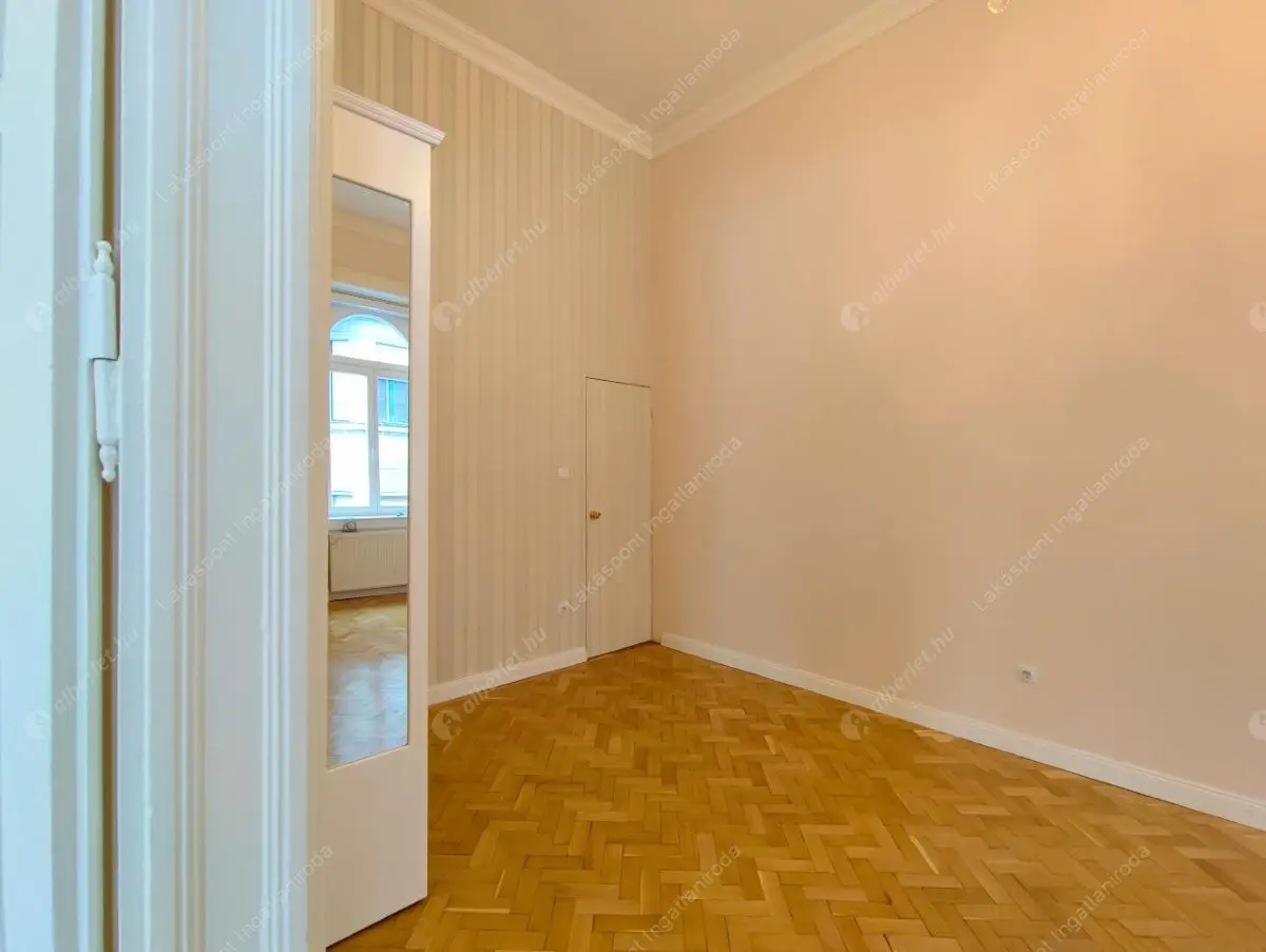 Kiadó albérlet 1169000 Ft/hó áron: Budapest, V. kerület  Veres Pálné utca. Mérete: 125 nm, 3 szobás | Alberlet.hu - 6493825