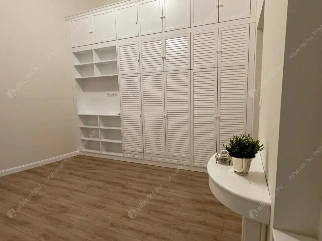 Kiadó albérlet 1146000 Ft/hó áron: Budapest, V. kerület  Veres Pálné utca. Mérete: 125 nm, 3 szobás | Alberlet.hu - 6519122