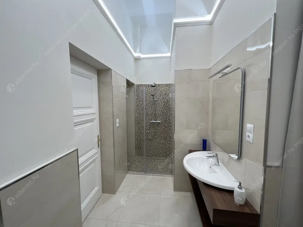 Kiadó albérlet 1146000 Ft/hó áron: Budapest, V. kerület  Veres Pálné utca. Mérete: 125 nm, 3 szobás | Alberlet.hu - 6519124