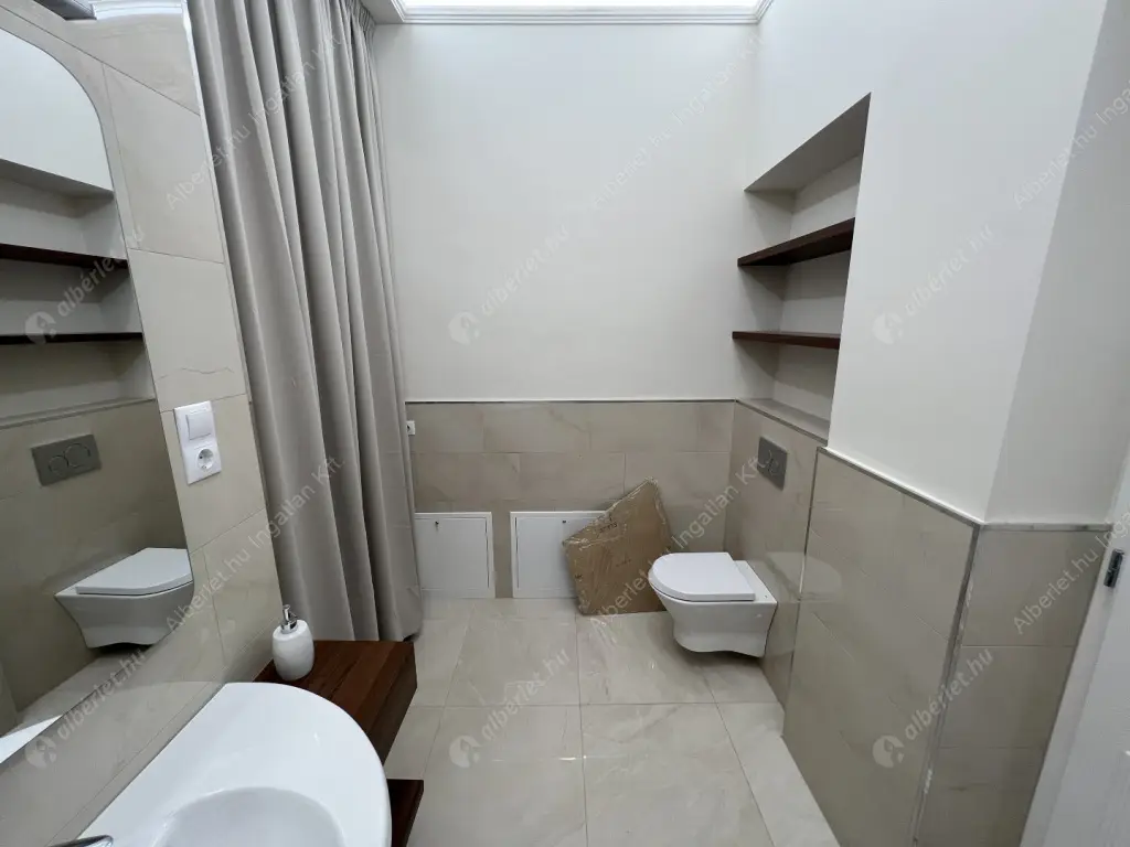 Kiadó albérlet 1146000 Ft/hó áron: Budapest, V. kerület  Veres Pálné utca. Mérete: 125 nm, 3 szobás | Alberlet.hu - 6519126