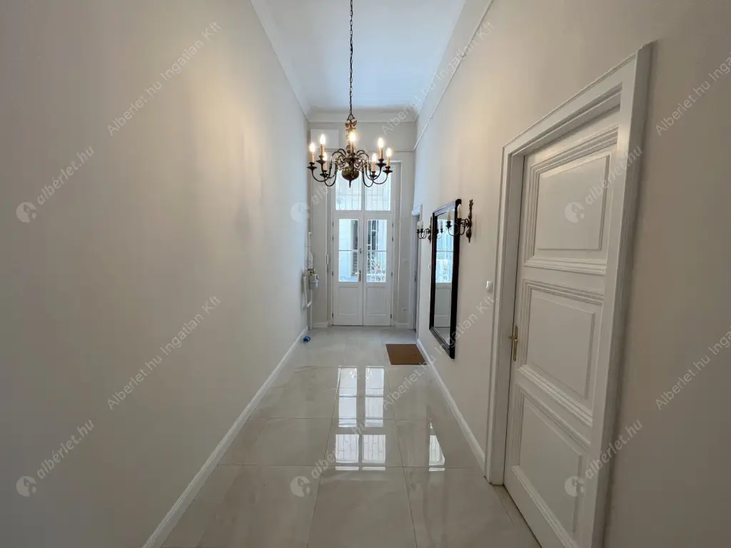 Kiadó albérlet 1146000 Ft/hó áron: Budapest, V. kerület  Veres Pálné utca. Mérete: 125 nm, 3 szobás | Alberlet.hu - 6519127
